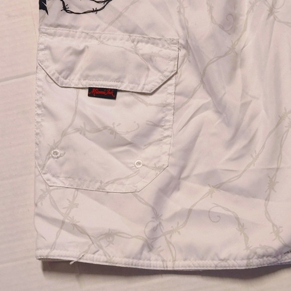 Miami Ink Grunge White Skull Graphic Shorts Size 38 - Picture 3 of 8